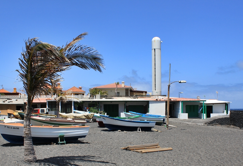 Der Leuchtturm nahe des Strandes von La Salemera: hier weht oft eine steife Brise. Foto: La Palma 24
