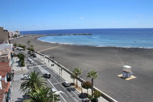 Der neue Strand von Santa Cruz de La Palma: Regeln sollen helfen, die Playa in Schuss zu halten und ungestörtes Sonnen und Baden zu gewährleisten. Foto: Stadt