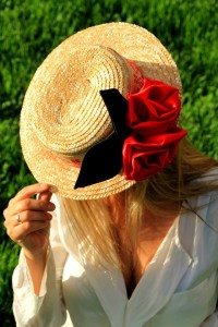 Romantische Unikate: Sombreros von Nieves C
