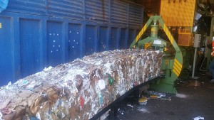Die neue Presse: komprimiert Müll in Ballen. Foto: Cabildo