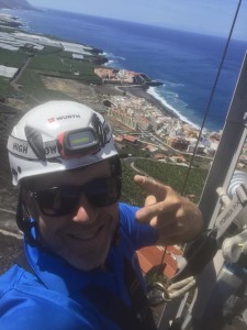 Vermax-Techniker an einem der Zentralmasten auf La Palma: Die drahtlose WiMax-Technologie erlaubt schnelles Internet selbst in ländlichen Gebieten. Foto: Verimax