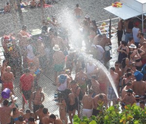 Wasserfest in Puerto Naos: Land unter an der Strandpromenade. Foto: La Palma 24