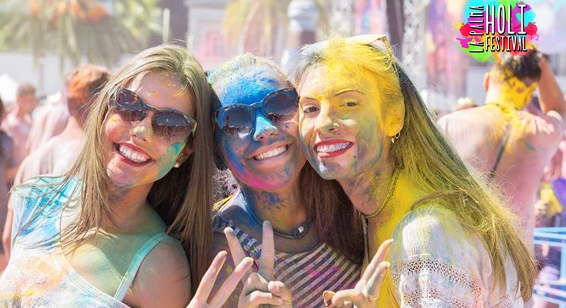 Holi Festival 2017 in Santa Cruz de La Palma: Am Samstag, 5. August 2017, verwandelt sich das Gelände beim Hafen in ein Powder-Music-Cocktail.