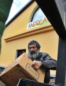 Bauernmarkt in PUntagorda: Frisches und Geburtstagsüberraschungen. Foto: La Palma 24