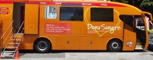 Der orangerote Blutspendebus der Kanarenregierung: nicht zu übersehen. Foto: La Palma 24