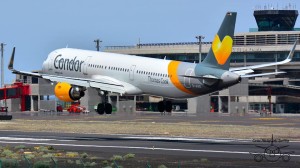 Condor landing in Santa Cruz de La Palma: Der Fotograf Carlos Díaz ist immer mit der Kamera dabei - danke Carlos!