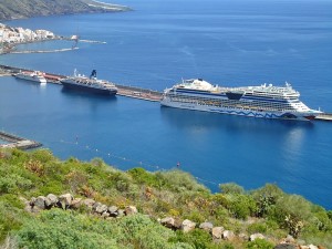 Der Damm im Hafen von Santa Cruz für Fähren und Kreuzfahrtschiffe ist zu kurz: Die Verlängerungsarbeiten könnten noch Ende dieses Jahres beginnen. Foto: Puertos de Tenerife