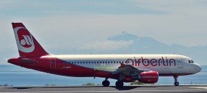 Airberlin-Flieger auf dem Flughafen von Santa Cruz de La Palma: ein Foto aus der Vergangenheit - seit Mai 2017 hat die NIKI-Tochter die Flüge auf die Kanaren übernommen. Foto: Carlos Díaz La Palma Spotting