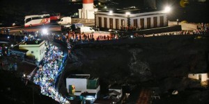 Kult: Start des Transvulcania-Ultramarathons am Süd-Leuchtturm von La Palma. Foto: Rennleitung