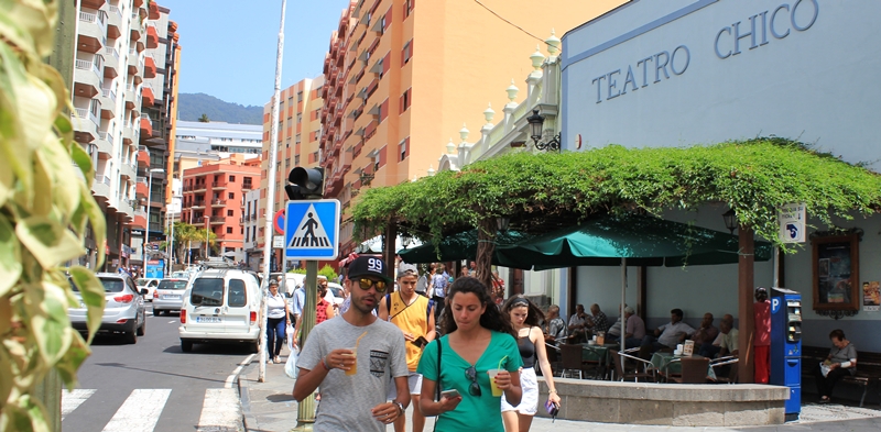 Entschuldung der Hauptstadt weiter auf Erfolgskurs. Santa Cruz de La Palma hatte Ende September 2017 Verbindlichkeiten in Höhe von 7,29 Millionen Euro. Wie der zuständige Gemeinderat weiter mittteilte, waren das mehr als eine Million Euro weniger als im Herbst 2016 und 6,2 Millionen Euro weniger als noch im Jahr 2012. Bis Ende 2017 sollen die Schulden der Hauptstadt auf 6,77 Millionen Euro weiter sinken.