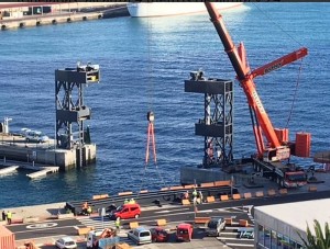 Tore am Eingang zum Yachthafen von Santa Cruz: Schutz vor den Unbilden des Atlantiks. Foto: Hafenbehörden