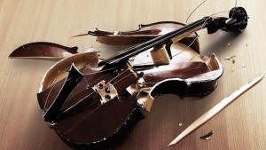 Instrumente nach der Landung kaputt: MusikerInnen machen dagegen auf Change.org mobil. Foto: