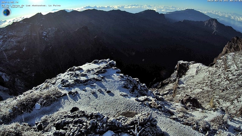 Der Roque de Los Muchachos am Samstag, 24. Februar 2018: Hat wieder ein weißes Häubchen - beide Zufahten sind derzeit gesperrt! Foto: IAC-Webcam