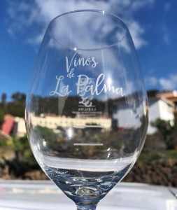 Souvenirs und Sammlerstücke: Vino de La Palma-Gläser gibt es jedes Jahr in einem anderen Design. Foto: DO-Kontrollrat
