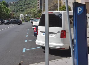 Blaue Parkzonen in Santa Cruz: Bis die Stadt einen neuen Betreiber findet, kann man sein Heilixblechle hier zum Nulltarif abstellen. Foto: Stadt