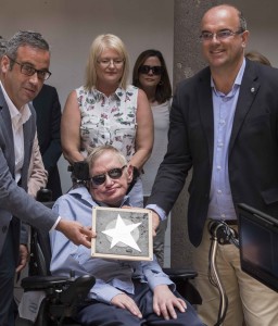 Stephen Hawking im Juni 2016 auf La Palma: Sein Stern wird künftig auf dem Paseo de las Estrellas de Cienca in Santa Cruz weiterleuchten.