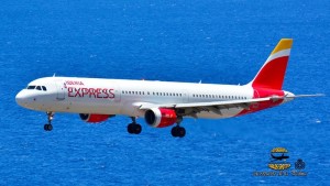 Schon sechs Jahre erfolgreich unterwegs: Die Low Cost Airline Iberia Express fliegt auch nach SPC. Foto: Carlos Díaz