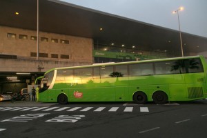 Busbahnhof am Airport Teneriffa-Nord: Zum Hospital kann man mit dem Guagua oder mit dem Taxi fahren - je nachdem, wie der Termin liegt.