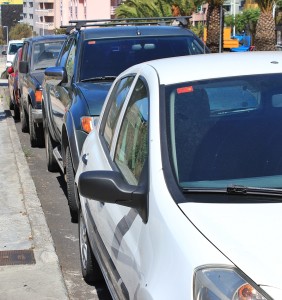 Parken in den Städten: Wer sich nicht auskennt, sollte die blauen Zonen oder Parkhäuser ansteuern. Foto: La Palma 24