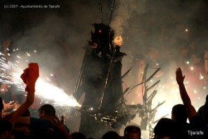 Eines der berühmtesten Feste auf La Palma: Der Tanz des funkensprühenden Teufels in Tijarafe. Foto: Gemeinde