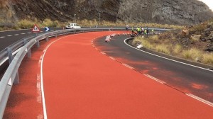 Mehr Grip - mehr Sicherheit: neuer Fahrbahnbelag auf der LP-1 bei Puntallana. Foto: Cabildo