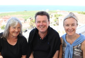 Die MacherInnen des WeinClubs La Palma laden ein:Renate Zörb, Jürgen Michalzik und Susanne Langford. Foto: La Palma 24