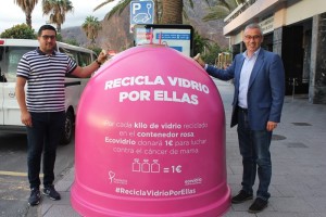 Iglus in pink: Zwei davon stehen jetzt in Santa Cruz de La Palma und bringen bares Geld im Kampf gegen Brustkrebs. Foto: Stadt