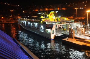 Der Trimaran von Fred Olsen: kommt jetzt eine Stunde später auf La Palma an. Foto: Claudia Gehrke