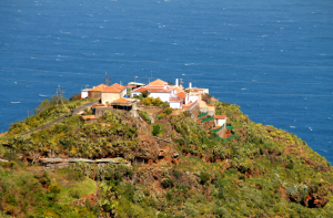 Barlovento-Ortsteil Gallegos: ein Besucherzentrum soll Schwung in den malerisch an der Steilküste gelegenen Weiler im Norden der Insel bringen. Foto: Fernando Rodríguez