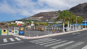 Parkplatz am Ortseingang von Puerto Naos: ist gesperrt, hier wird der Busbahnhof gebaut. Foto: Thomas Pabst