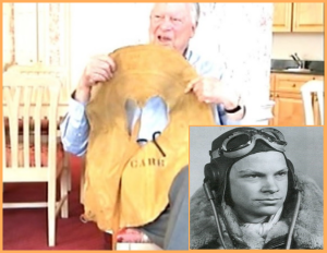 John Carr mit seiner Schwimmweste: Die stiftet die Familie des US-amerikanischen Piloten nun dem Museo Naval auf La Palma. Foto: Familie Carr