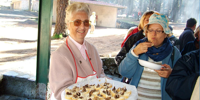 Pilztage in Mazo: Rose Marie Dähncke, die gran Dama de las Setas, wird gegen 16 Uhr im Centro Mycología im roten Museum sein und mit den Gästen plaudern.