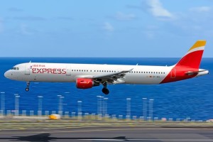 Iberia Express: Die Low Cost-Tochter von Iberia ist das ganze Jahr über ein starker Partner für La Palma und schafft Anreisealternativen über Madrid. Foto: Carlos Díaz