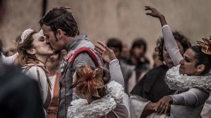 Romeo y Julieta: Open Air-Theater vorm Franziskanerkloster.