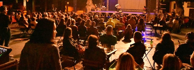 GastroCine am 31. Mai 2019 auf der Plaza España in Los Llanos: Das Festivalito wird eröffnet! Ein weiterer GastroCine-Abend ist für den 7. Juni 2019 auf der Plaza de Santo Domingo in Santa Cruz de La Palma avisiert.